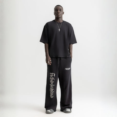 Men’s black box-fit oversized tee, front view showcasing relaxed fit and minimalist design.