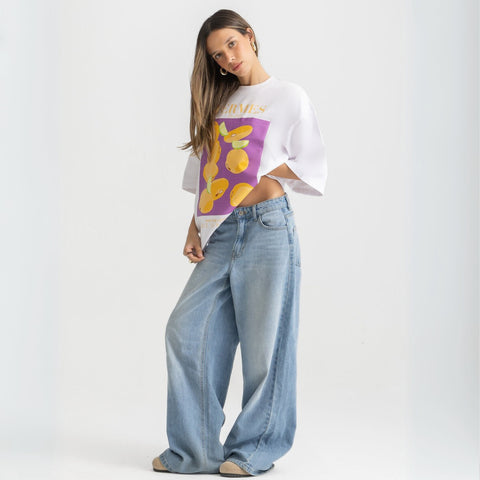 Oversized white t-shirt with bold Termes illustration, 100% cotton.